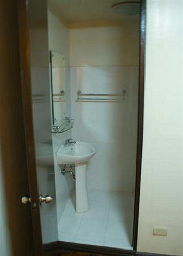 El Rico Suite Makati By Reddoorz San Pedro Makati Exterior foto